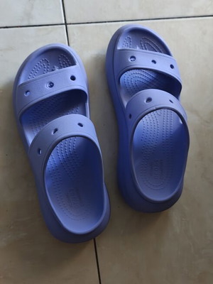 Crocs Crush platform sandals, size W8 38/39, blue purple