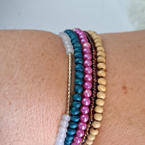 Set of 5 bracelets with wood, glass beads and metal element