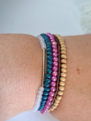 Set of 5 bracelets with wood, glass beads and metal element