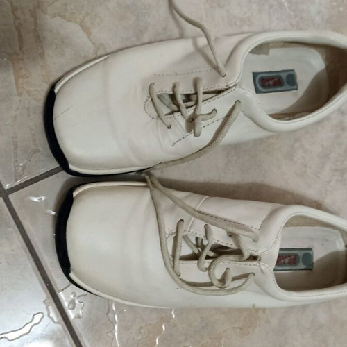 Snickers vintage athletic shoes like new, leather, size 38, light beige