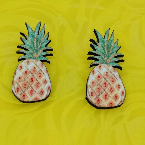 Pineapple earrings like new, wooden with stainless steel clasp