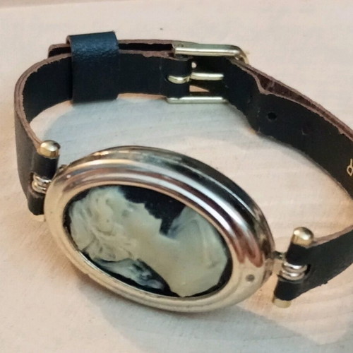 Bracelet / cameo vintage watch