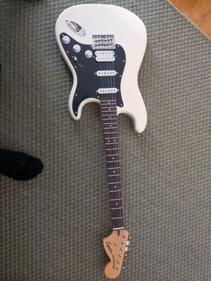 Fender Classic Vibe 70's electric guitar ST Style with HSS like new