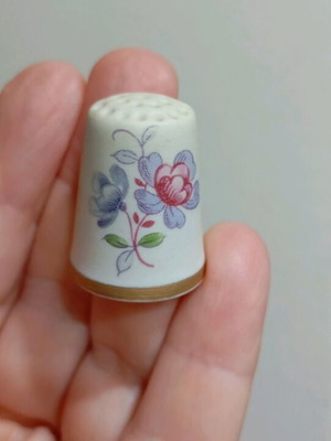 Porcelain thimble like new, 3 cm height, IBIS Aveiro Portugal