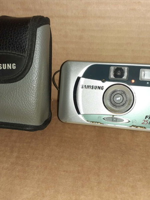 Samsung Fino 25 DLX 35mm analog camera used with case
