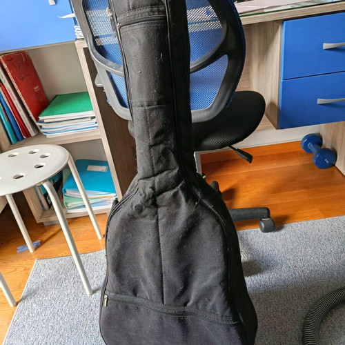 Classical guitar 3/4 like new with case, music stand, footrest and holder