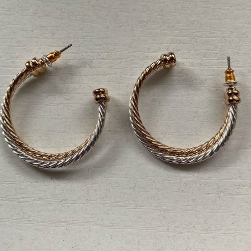 Jewelry set like new, gold and silver earrings and bracelet