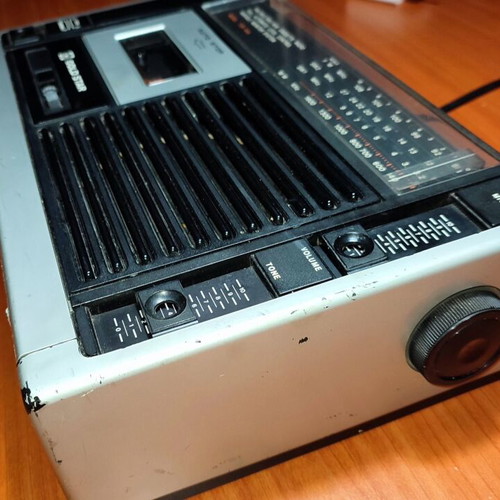 Gold Star TCR-444 vintage radio-cassette player used, 80s