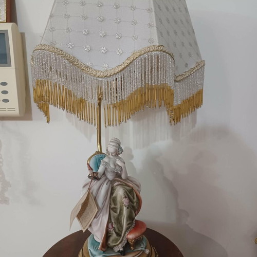 Vintage table lamp with porcelain base like new
