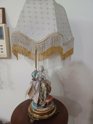 Vintage table lamp with porcelain base like new