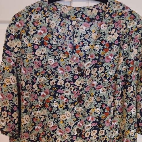 Dress-robe XL like new, colorful, breathable fabric with buttons