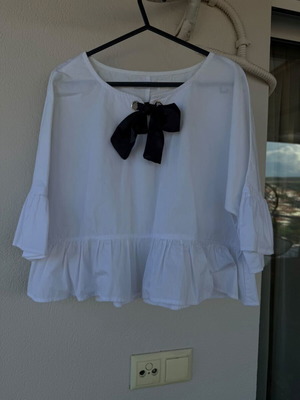 Unique21 women's shirt with bow, like new, black and white, size S
