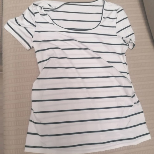 Women's T-shirt like new, size M, black and white