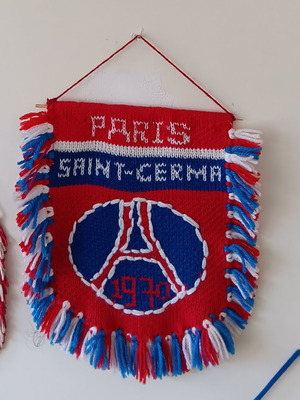 PSG Knitted Banner like new, single-sided with hand-stitched fringes