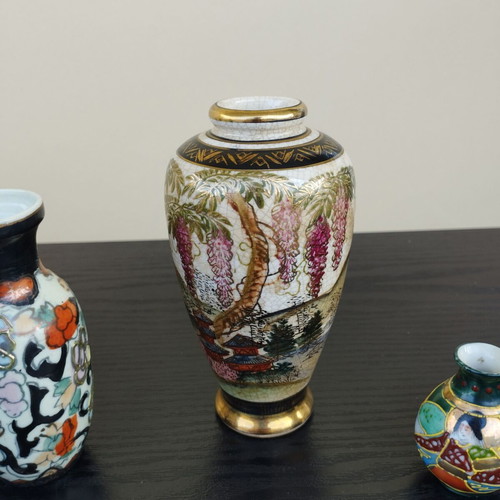 Satsuma vases set of 3 like new