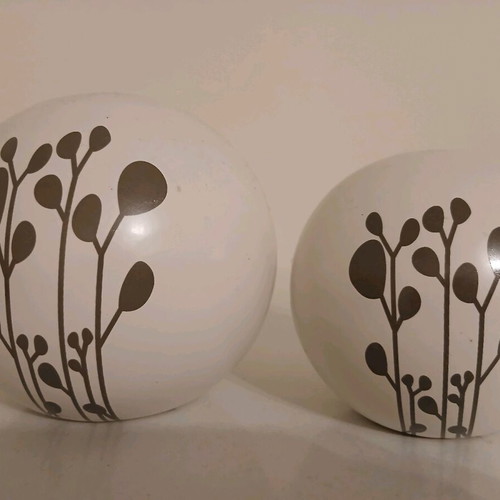 Decorative table balls like new