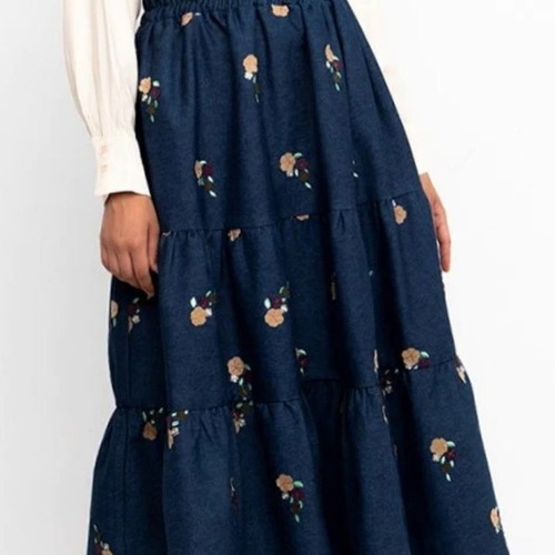 Denim skirt with embroidered floral details, new, size M