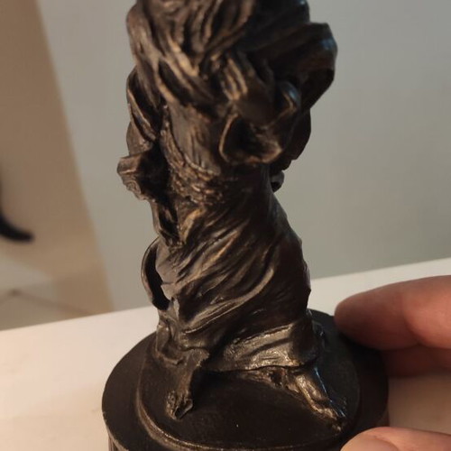 King Lear statue like new