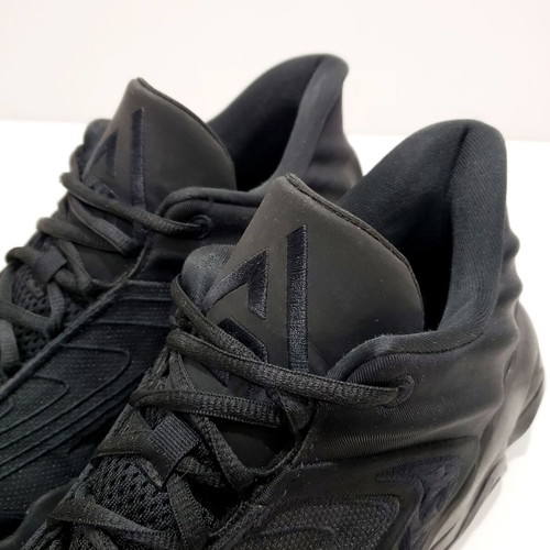 Nike FQ3680 Giannis 4 sneakers like new, size 45-45.5, black
