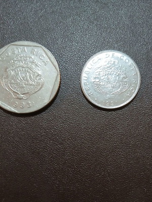 Two Costa Rica coins from the 1990s