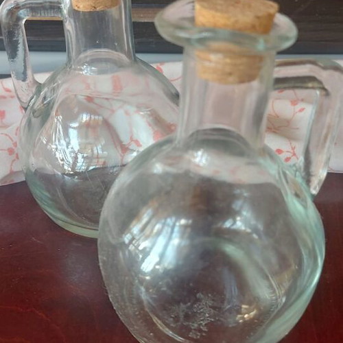 Oil and vinegar set of 2 bottles new