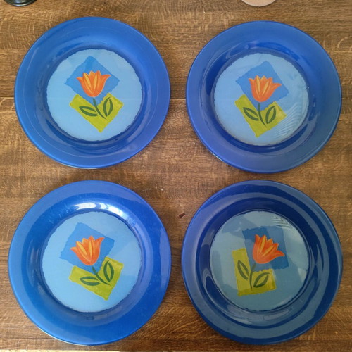 Set of 4 vintage Arcopal France plates Tulips design like new