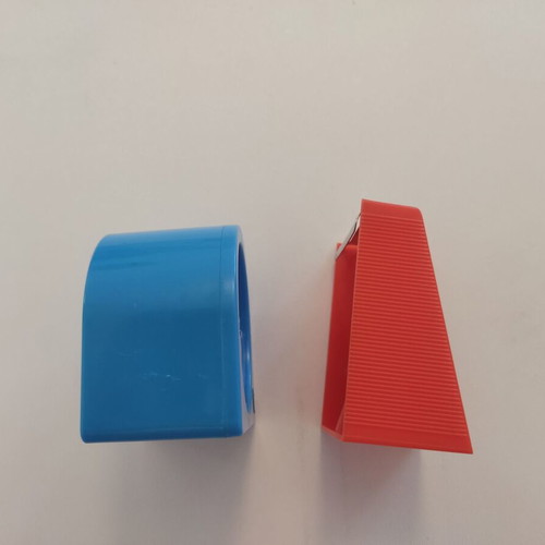 Carrot and cucumber peelers used, plastic, set of 2
