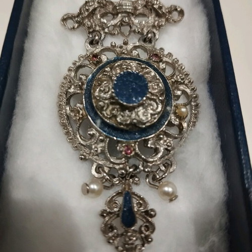 Vintage silver-blue brooch like new with pearls
