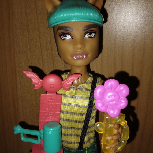 Monster High Scarnival Clawd Wolf doll like new, complete