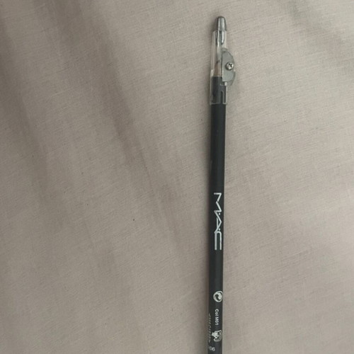 Mac Eye and Lip Pencil like new with sharpener