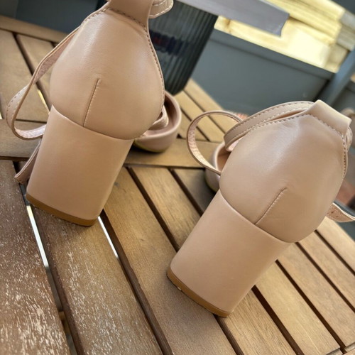 Beige faux leather pumps like new, size 39