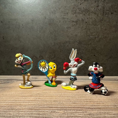 Looney Tunes Kinder Surprise 2004 figures like new, set