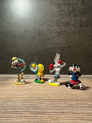 Looney Tunes Kinder Surprise 2004 figures like new, set
