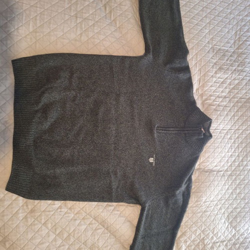 Men's wool sweater Navy and Green like new, size XL, cypress color