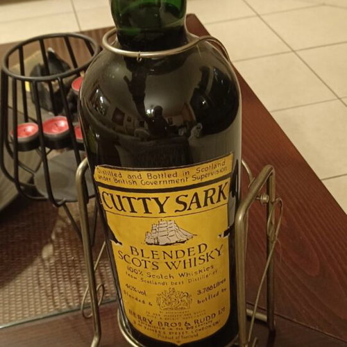 Cutty Sark Blended Scots Whisky 3.785L with metal stand new