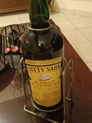 Cutty Sark Blended Scots Whisky 3.785L with metal stand new