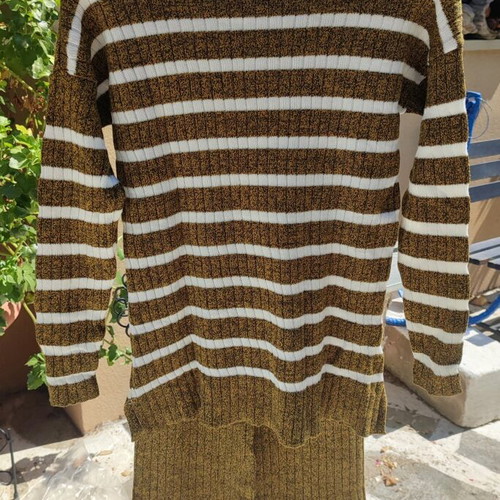 Knitted striped set one size new with elastic waist and mao collar