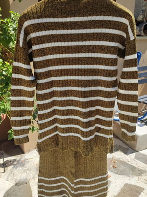 Knitted striped set one size new with elastic waist and mao collar
