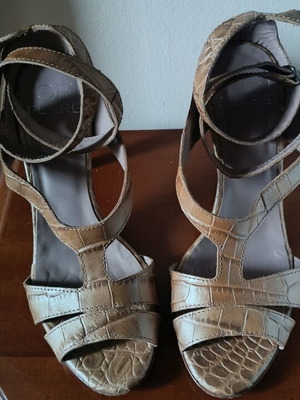 Gianfranco Ferre Croco Leather Sandals Size 37 Like New
