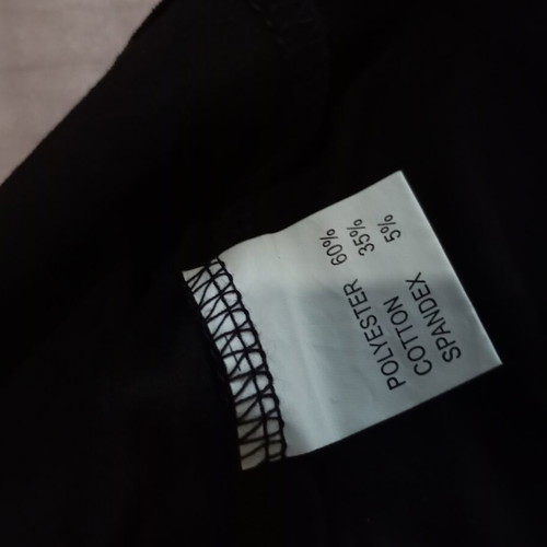 Men's T-shirt large with front print, like new, black