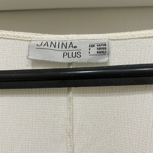 Oversize women's blouse with V-neck, size 56/58