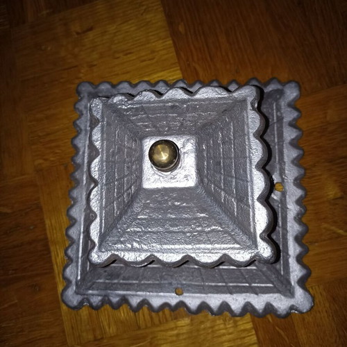 Outdoor lighting set used, includes sockets