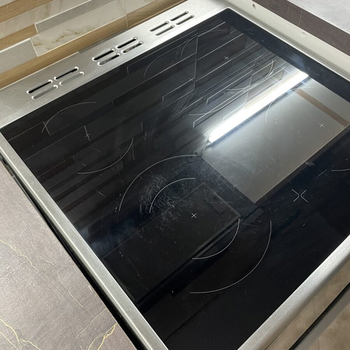 Grundig Ceramic Oven like new, 72 lt, 8 cooking functions
