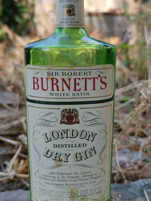 Burnett's London dry gin μεταχειρισμένο του 1980 συλλεκτικό και σπάνιο