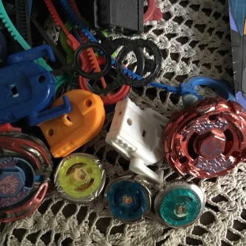 Beyblade Metal Fusion collection like new, 66+ pieces with accessories