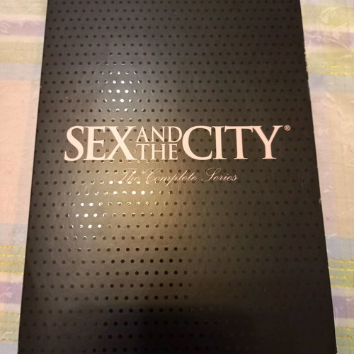 SEX AND THE CITY SEASONS:4,5,6 COLLECTIBLE LUXURY DVD BOX. PRICE DROP