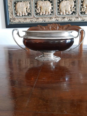 Centerpiece table decor like new made of thick glass and stainless metal
