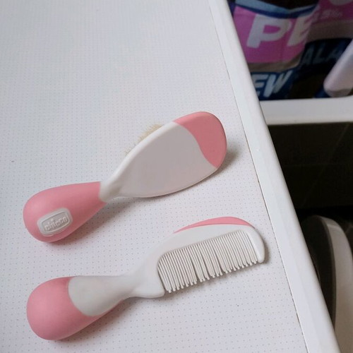 Chicco comb and brush like new, baby