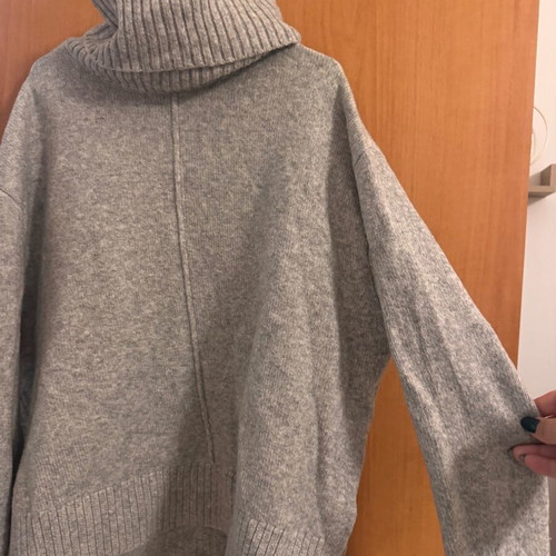 H&M Grey Turtleneck Sweater Like New
