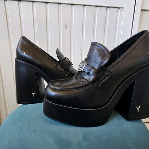 Winston Smith black leather pumps new, size 39